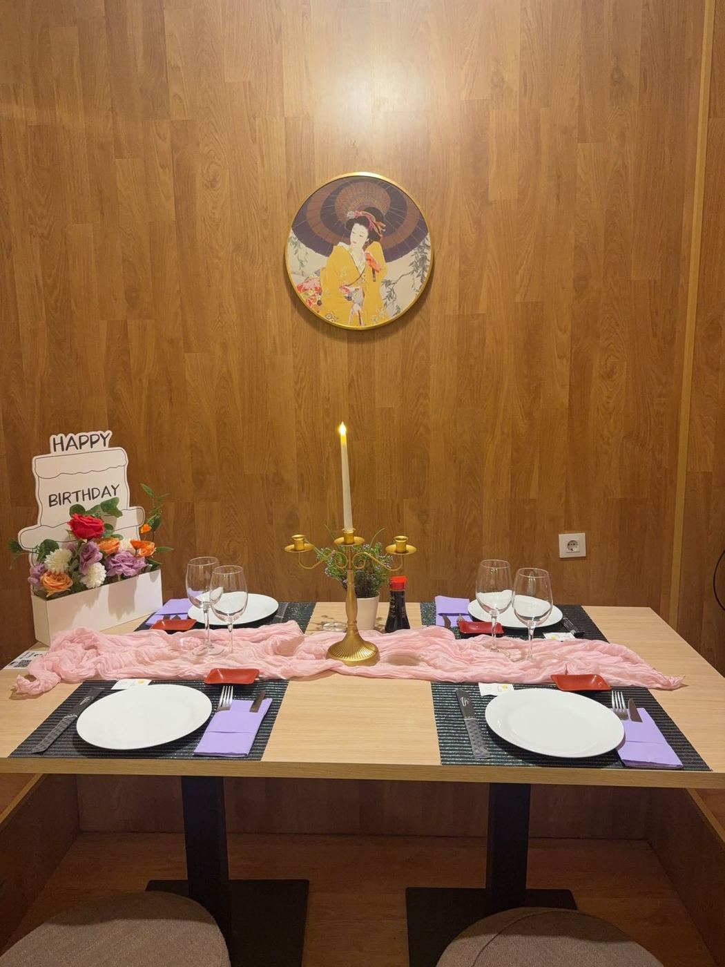Tatami preparado para una cena en pareja